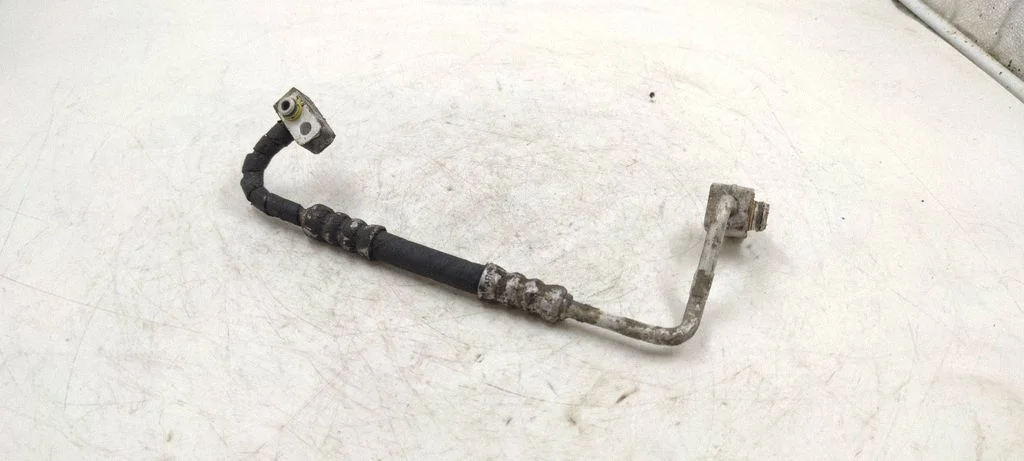 Air conditioning (A/C) pipe/hose – Nissan Primera (2002-2007)