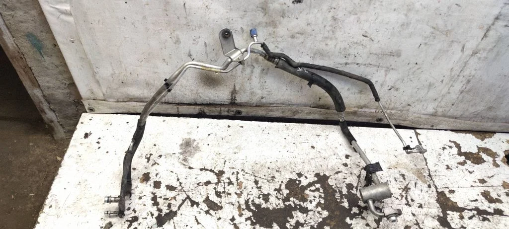 Air conditioning (A/C) pipe/hose – Nissan Primera (2002-2007)