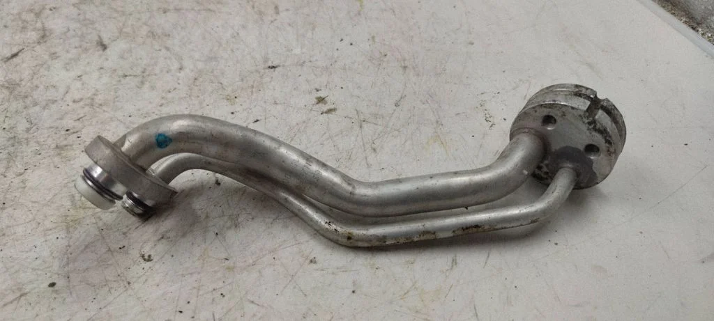 Air conditioning (A/C) pipe/hose 6904436