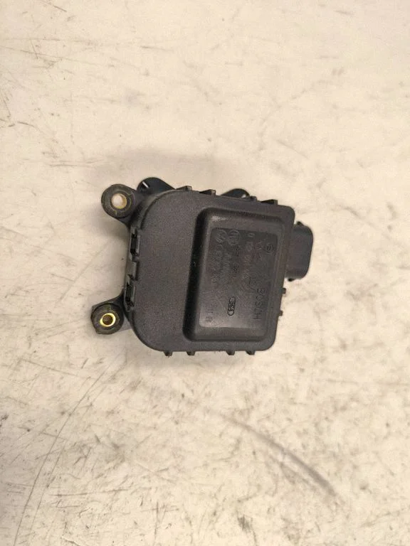 Air flap motor/actuator 8D1820511B
