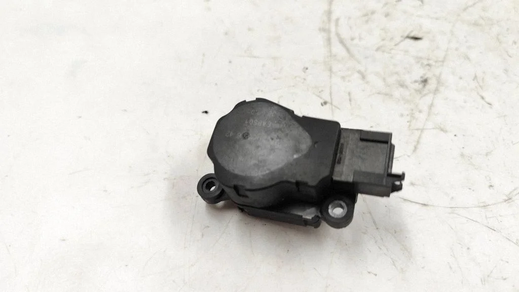 Gaisa aizvara motoriņš/aktuators A2038201642