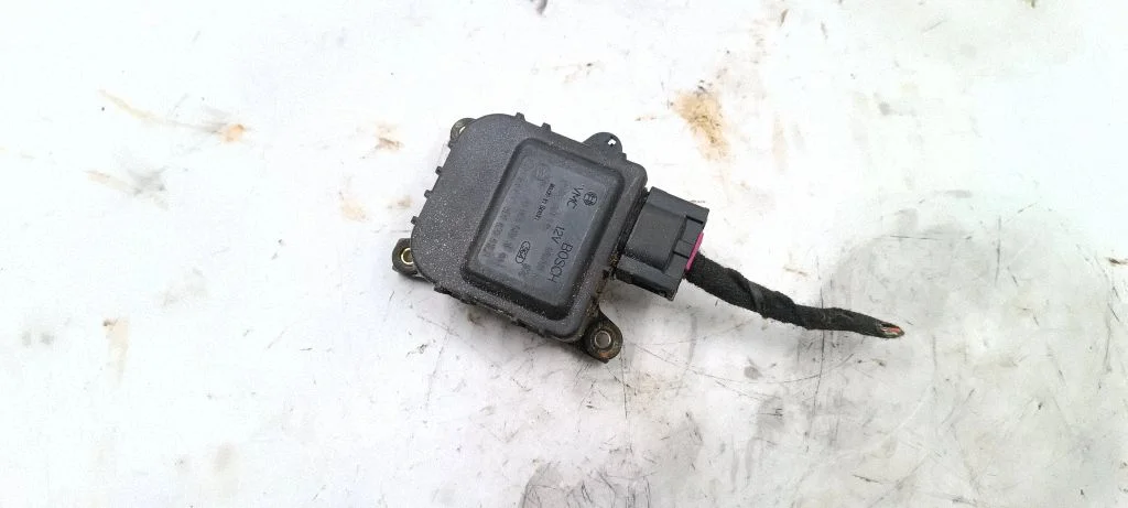 Air flap motor/actuator 8D1820511B