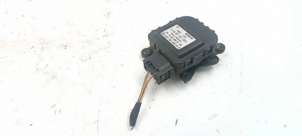 Gaisa aizvara motoriņš/aktuators 8D1820511B
