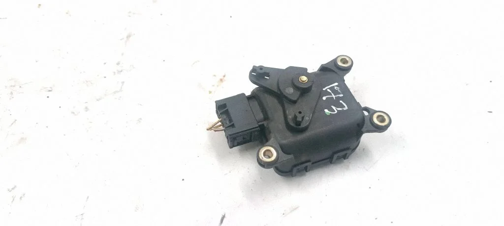 Gaisa aizvara motoriņš/aktuators 8D1820511B