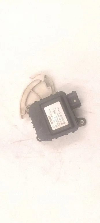 Air flap motor/actuator 8D1820511E