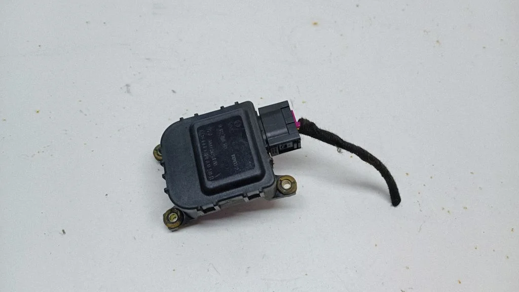Gaisa aizvara motoriņš/aktuators 8D1800511B