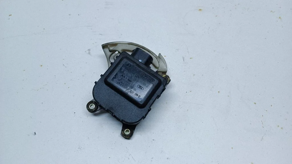 Gaisa aizvara motoriņš/aktuators 8D1820511E