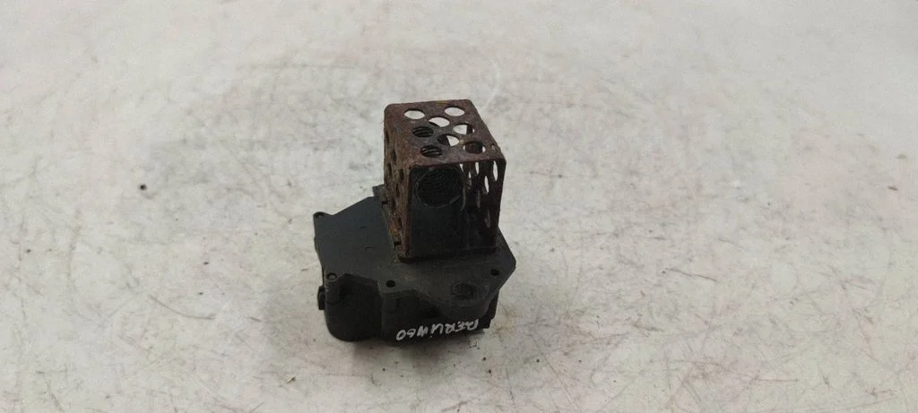 Heater blower motor/fan resistor 8241001