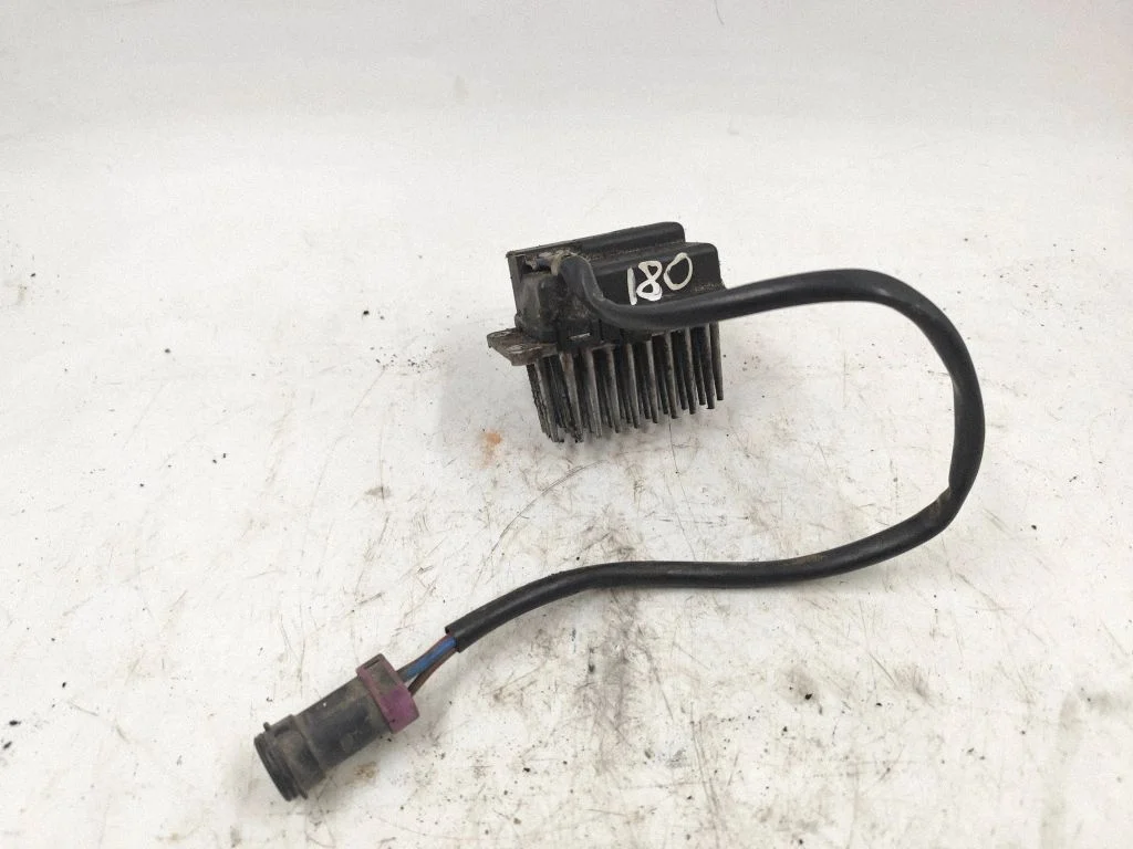Heater blower motor/fan resistor – Audi 100 S4 C4 (1990-1995)