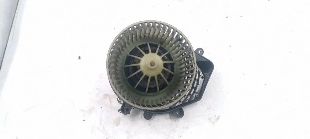 Krāsniņas ventilators/pūtējs 8D1820021