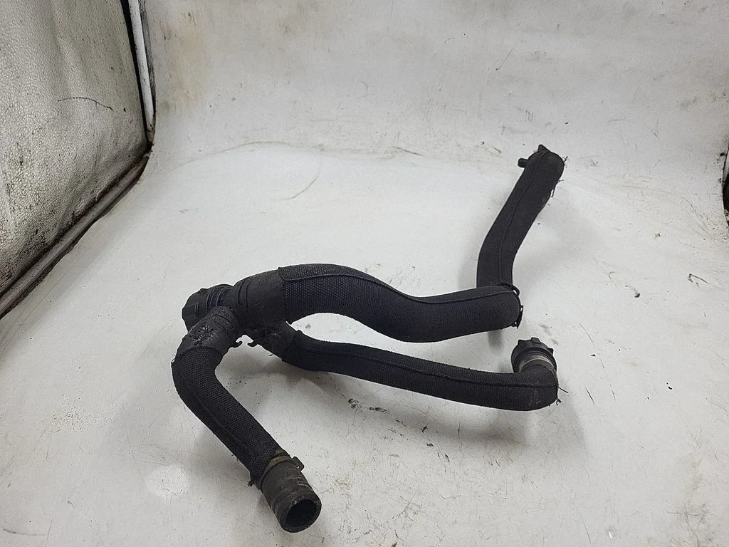Engine coolant pipe/hose