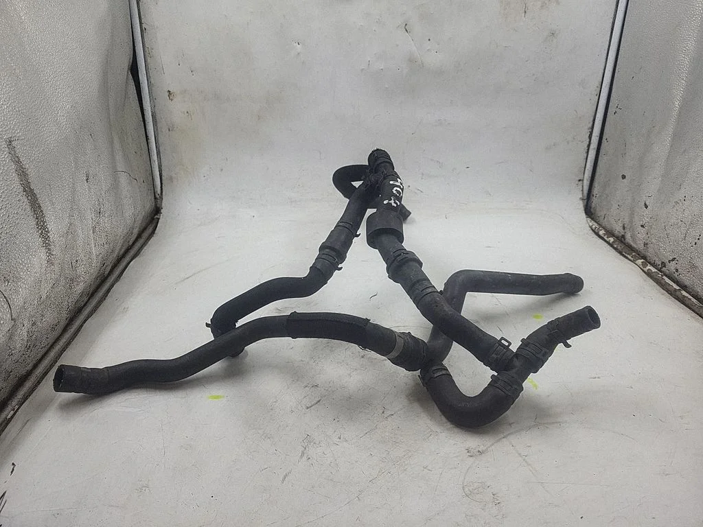 Engine coolant pipe/hose