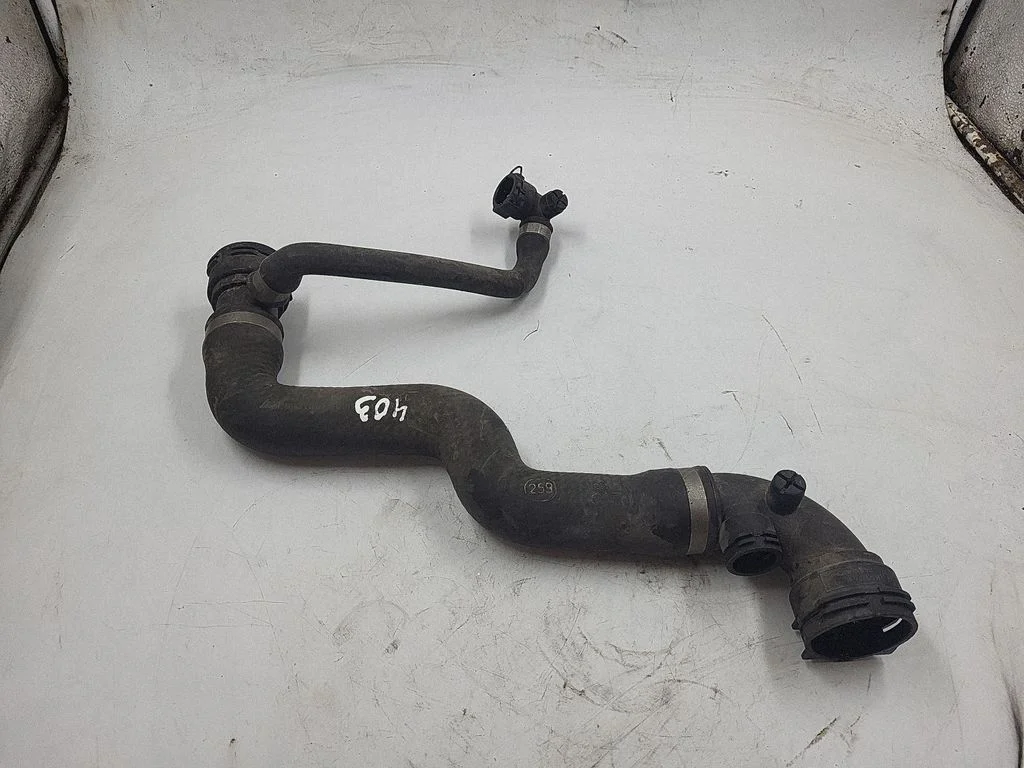 Engine coolant pipe/hose