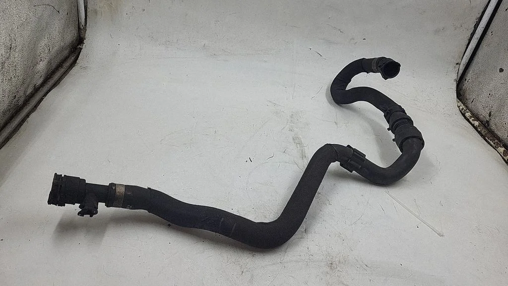 Engine coolant pipe/hose