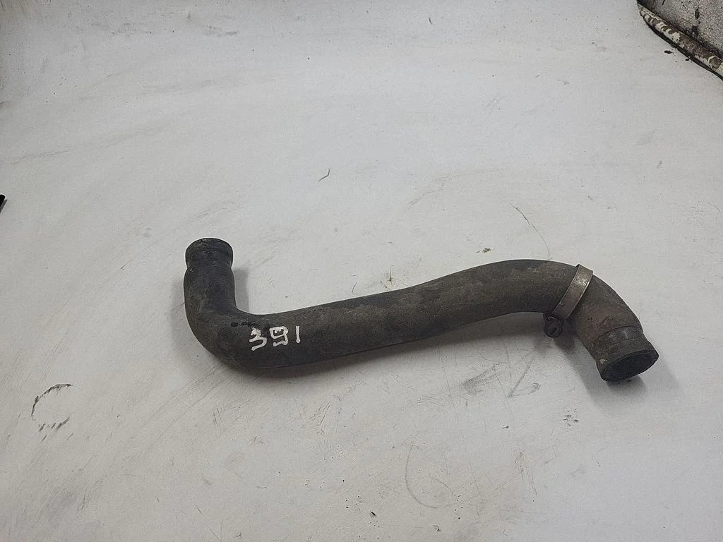Engine coolant pipe/hose
