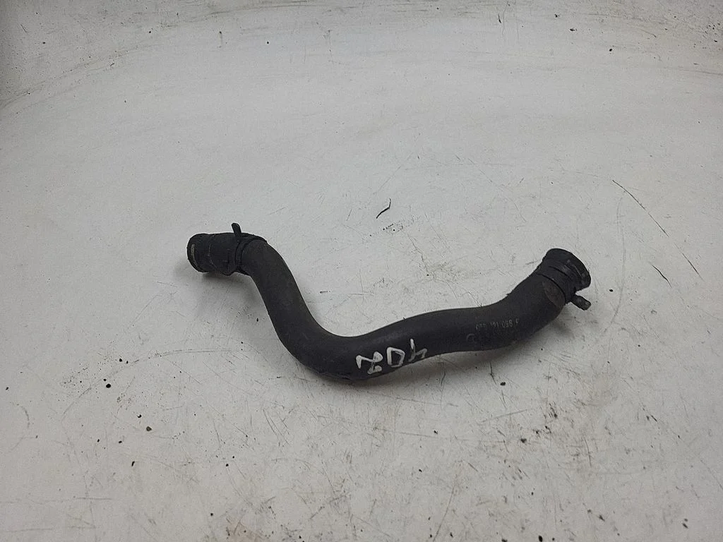 Engine coolant pipe/hose