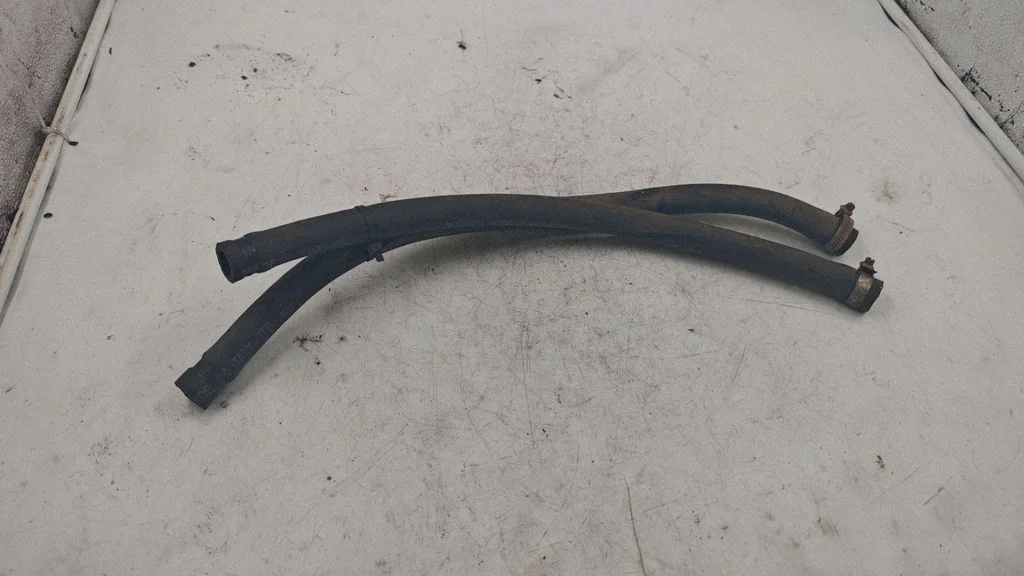 Engine coolant pipe/hose