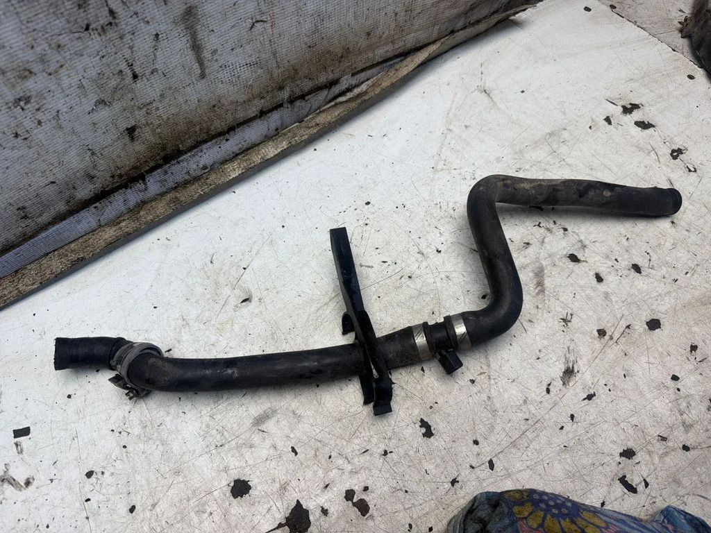 Engine coolant pipe/hose 6905943