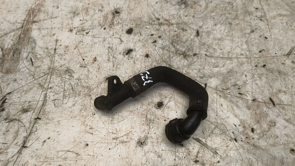 Engine coolant pipe/hose