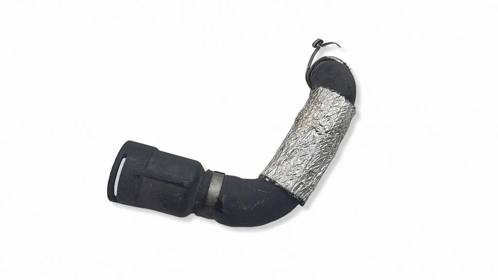 Engine coolant pipe/hose