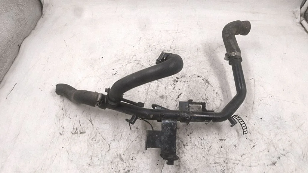 Engine coolant pipe/hose