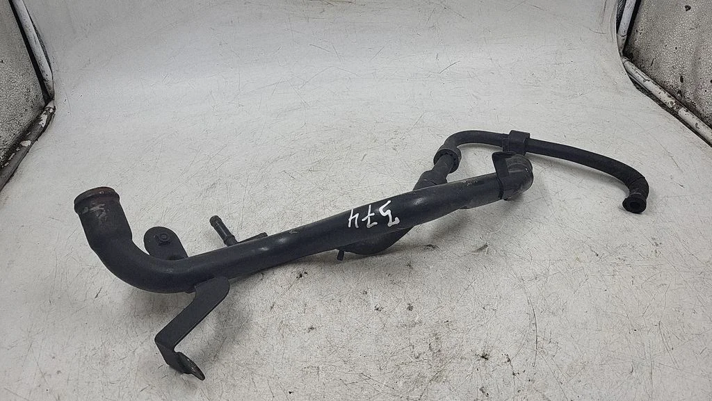 Engine coolant pipe/hose