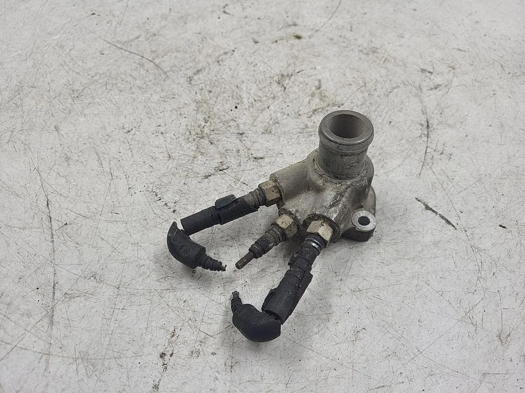 Engine coolant pipe/hose