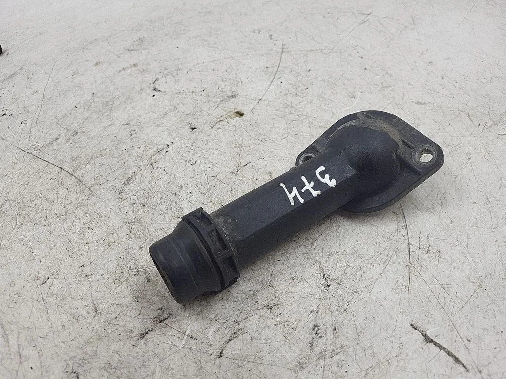 Engine coolant pipe/hose