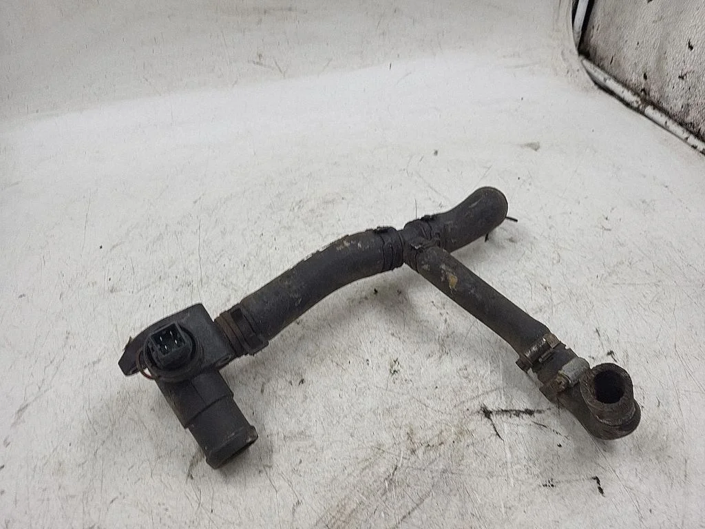 Engine coolant pipe/hose