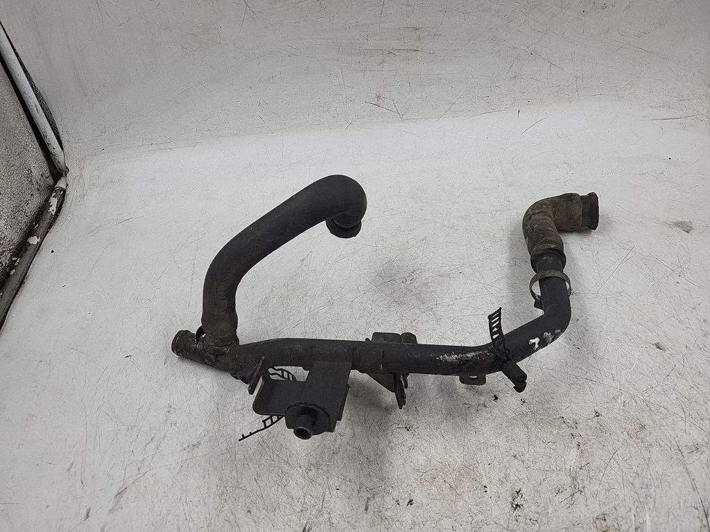 Engine coolant pipe/hose