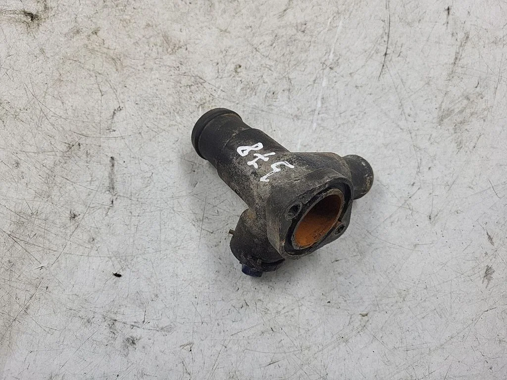 Engine coolant pipe/hose