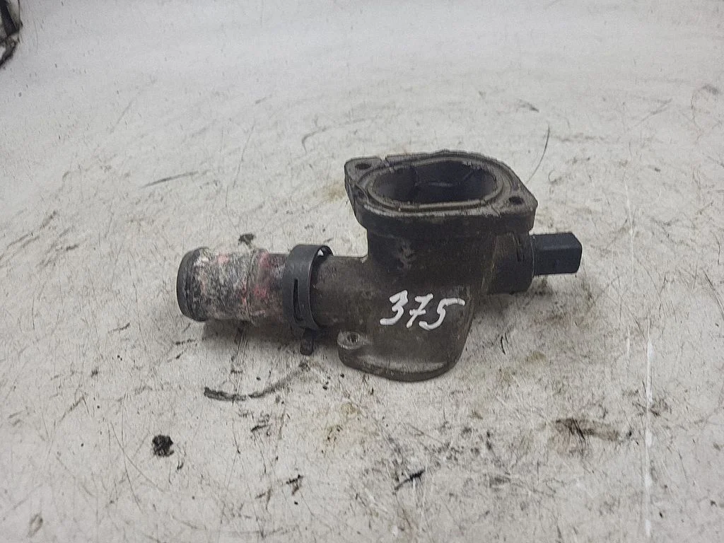 Engine coolant pipe/hose