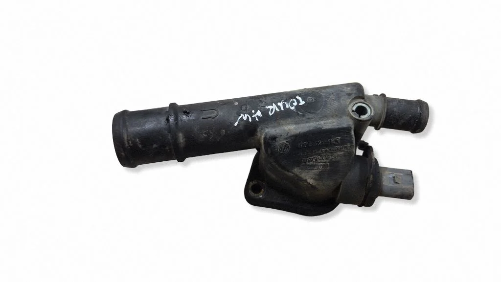 Engine coolant pipe/hose 03G121132