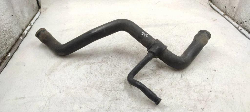 Engine coolant pipe/hose