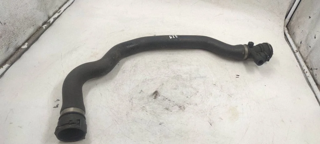 Engine coolant pipe/hose