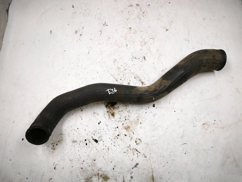 Engine coolant pipe/hose