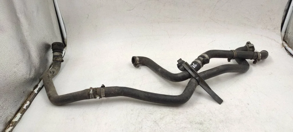 Engine coolant pipe/hose