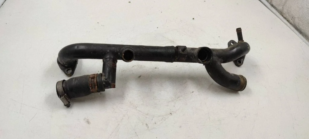 Engine coolant pipe/hose