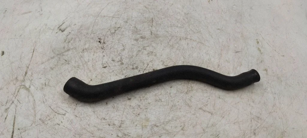 Engine coolant pipe/hose
