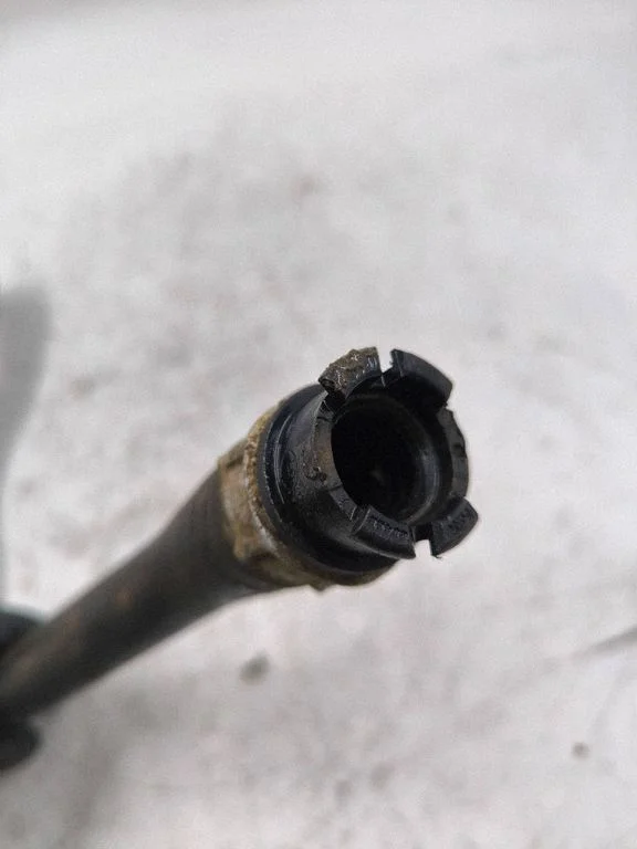 Engine coolant pipe/hose