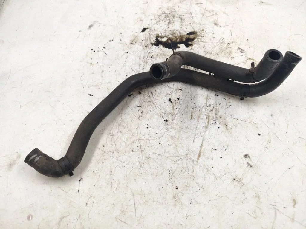 Engine coolant pipe/hose