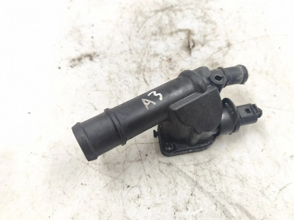 Engine coolant pipe/hose 03G121132B