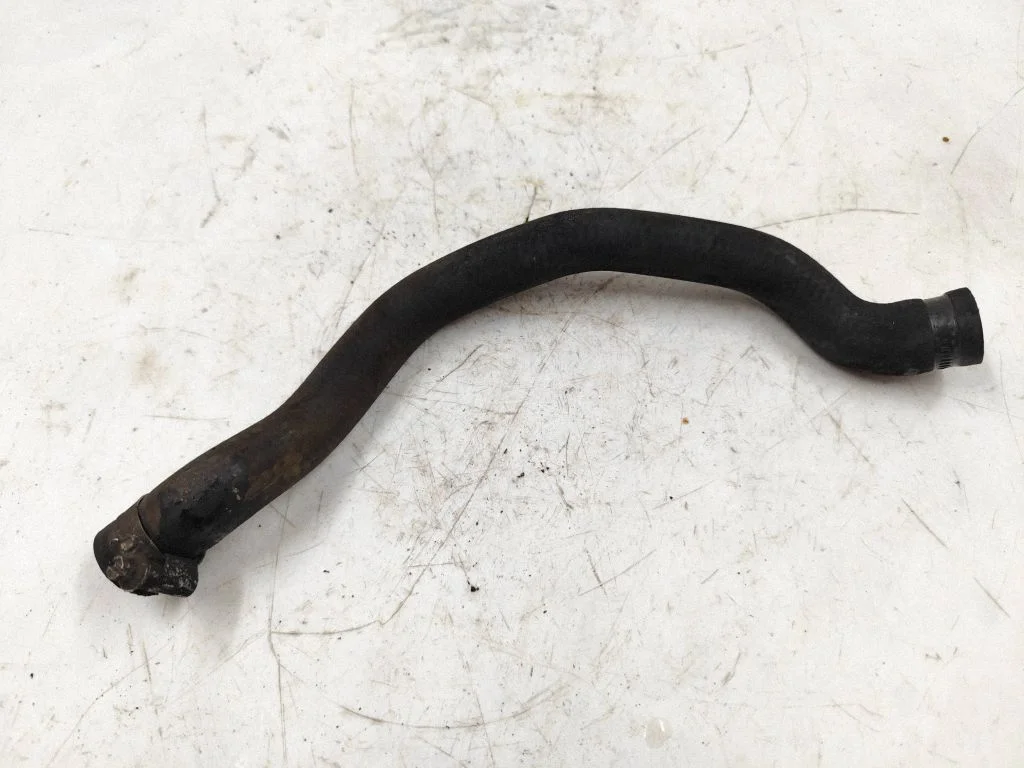 Engine coolant pipe/hose