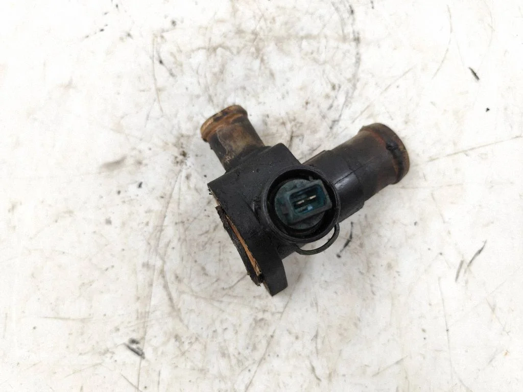 Engine coolant pipe/hose 028121133