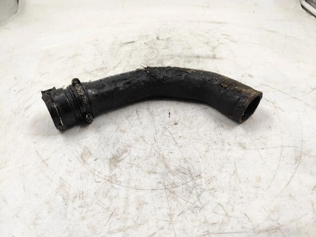 Engine coolant pipe/hose