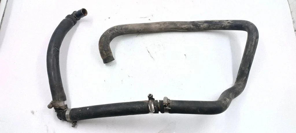 Engine coolant pipe/hose