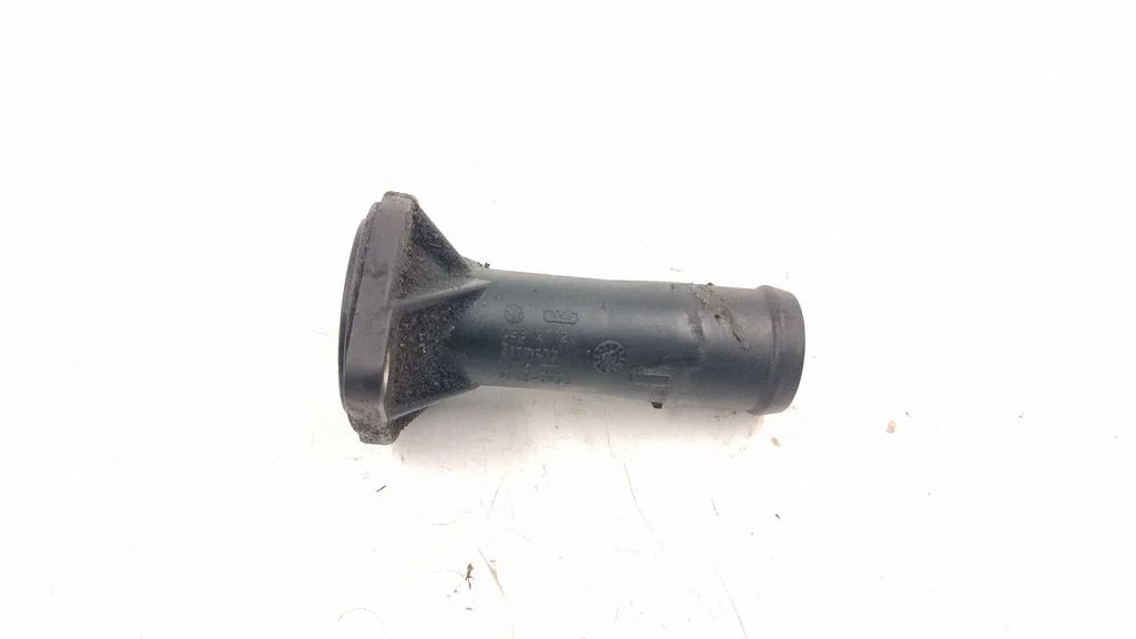 Engine coolant pipe/hose 038121121