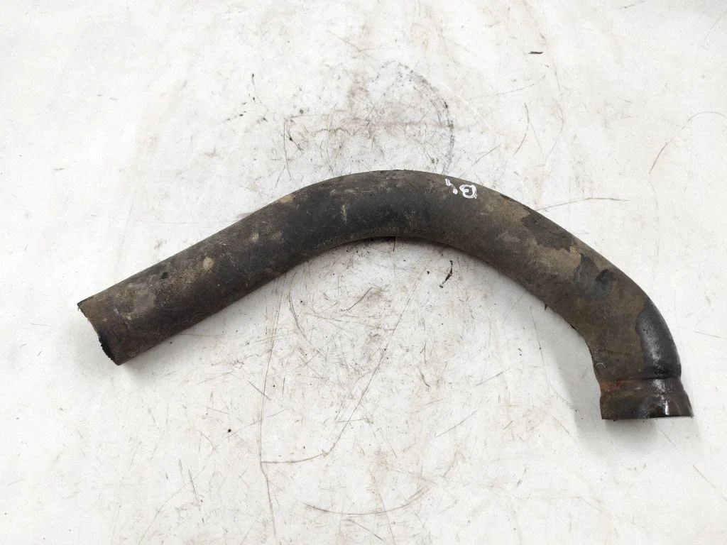 Engine coolant pipe/hose 8A0121051A