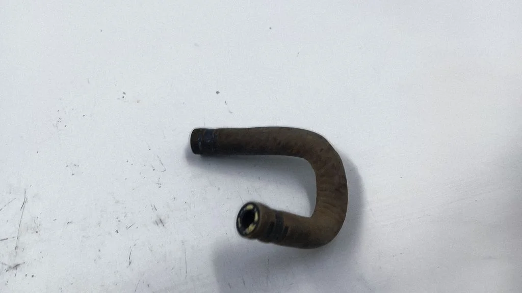 Engine coolant pipe/hose