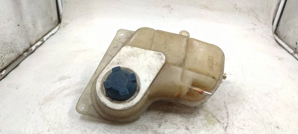 Coolant expansion tank/reservoir